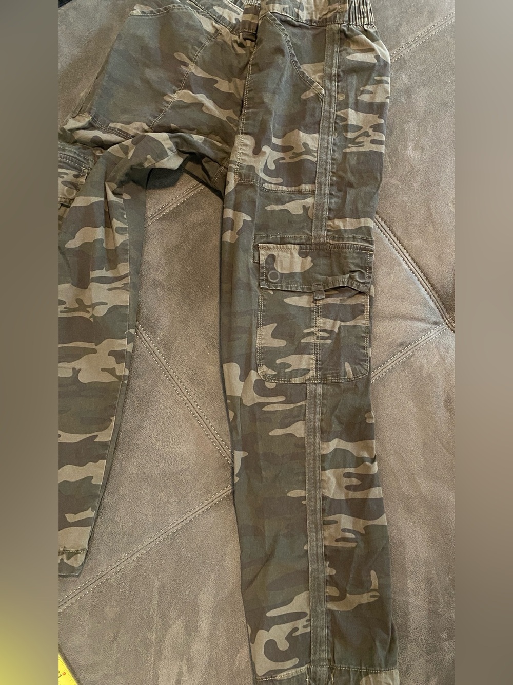 Sanctuary Camo Cargo Pants in Olive Green Sm - Picture 7 of 12